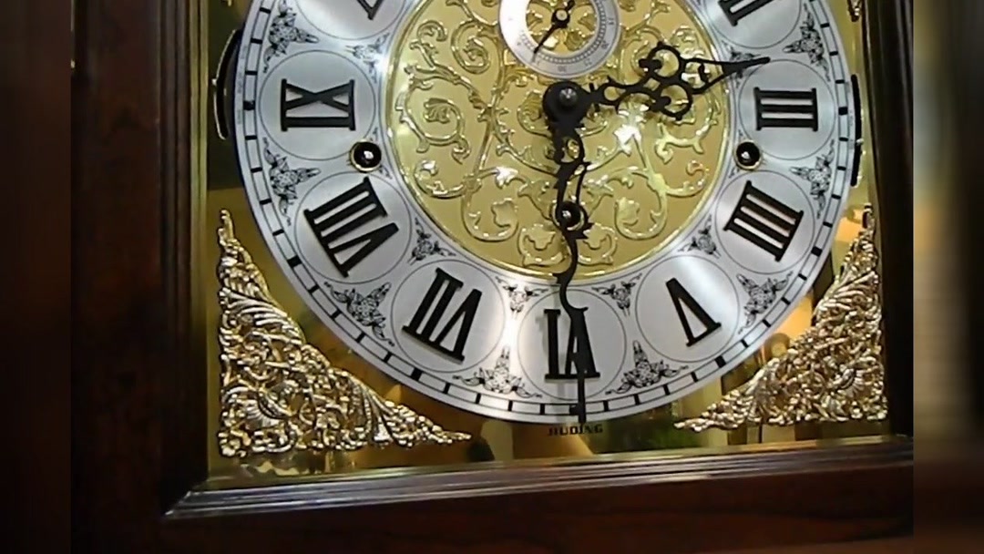 九鼎落地钟 罗马数字与月相的时空对话